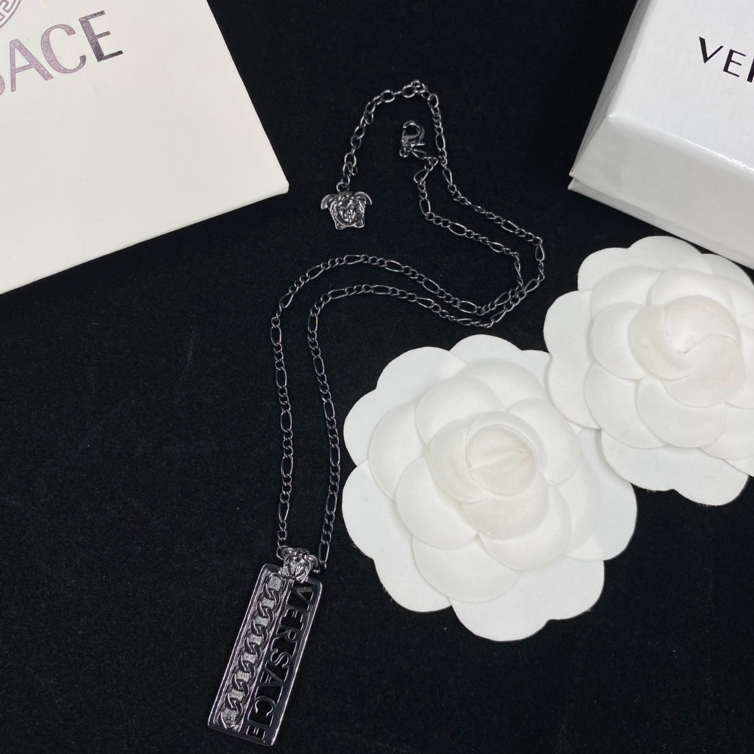 175RV100XDE Stylish Necklace