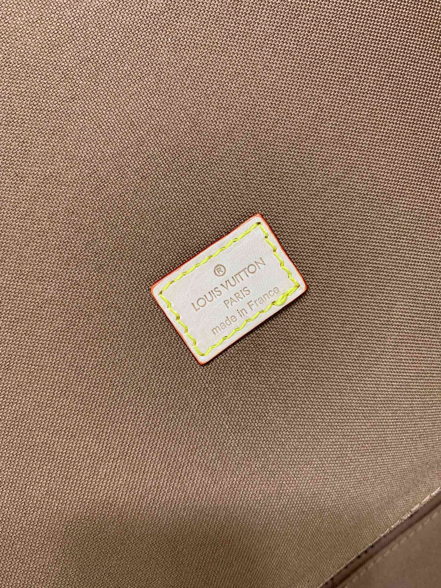 1XE272BDE Stylish leather bag 