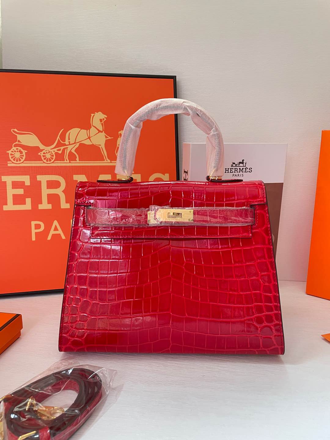 2WH28BDE Stylish leather bag