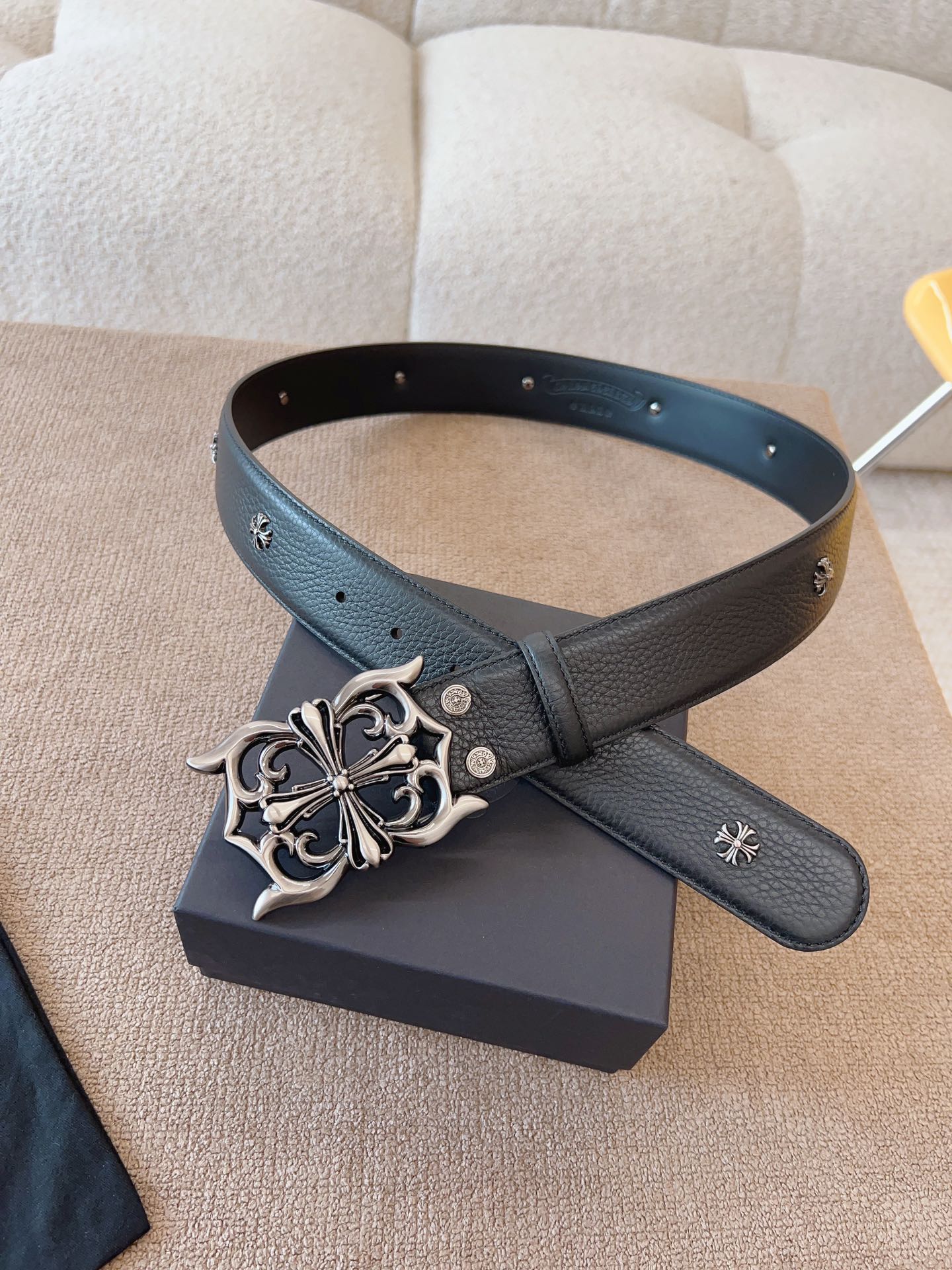 255RA16PDE Stylish High quality belt With full package