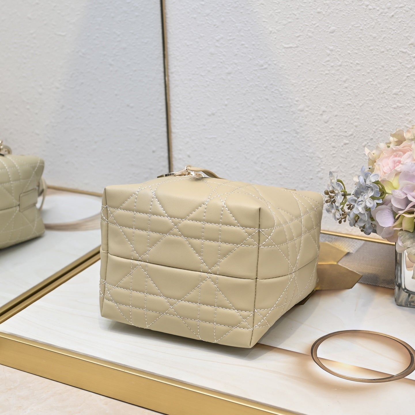 2WD17BDE Stylish leather bag