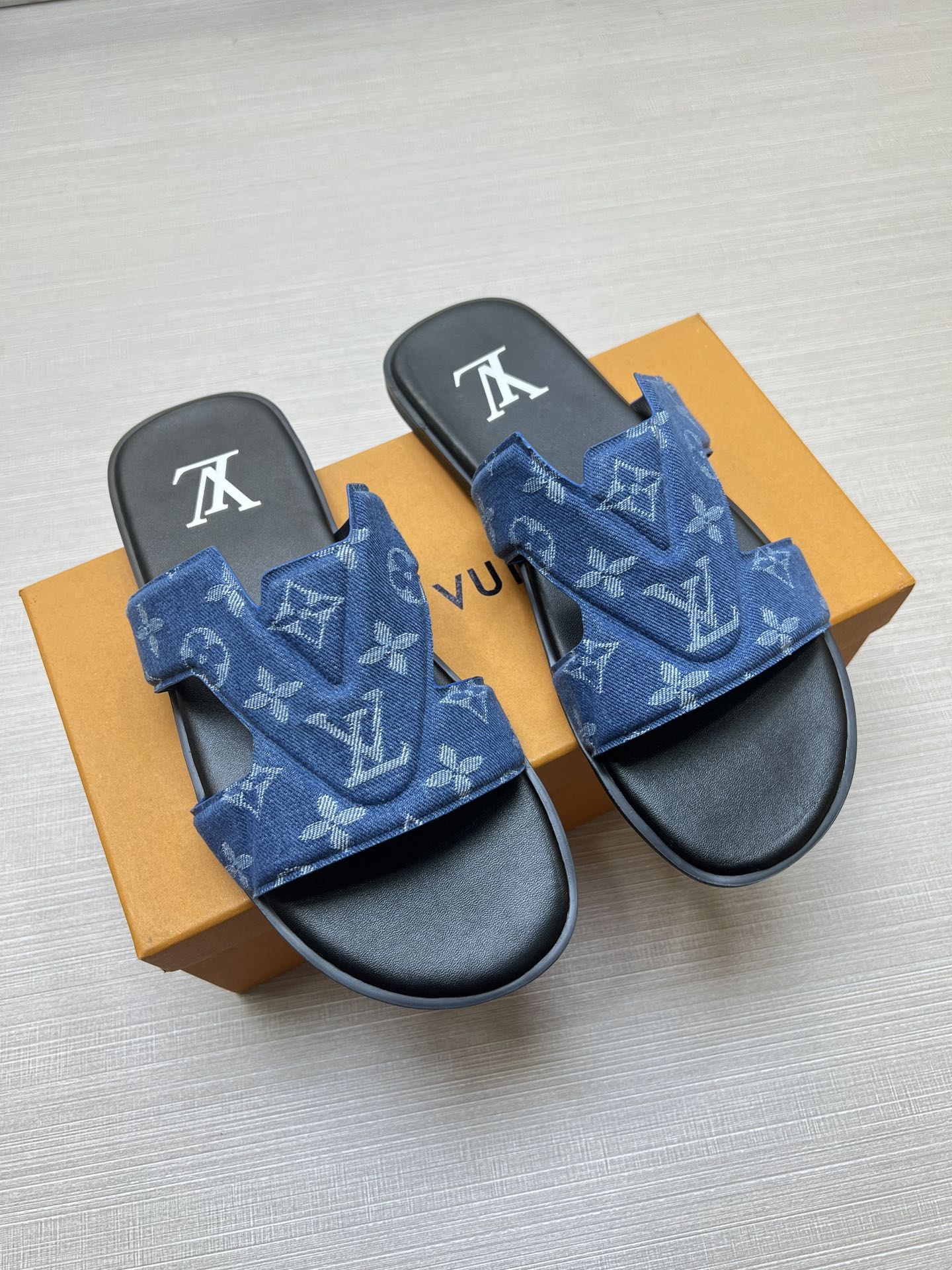 54E29ZDE Stylish slippers