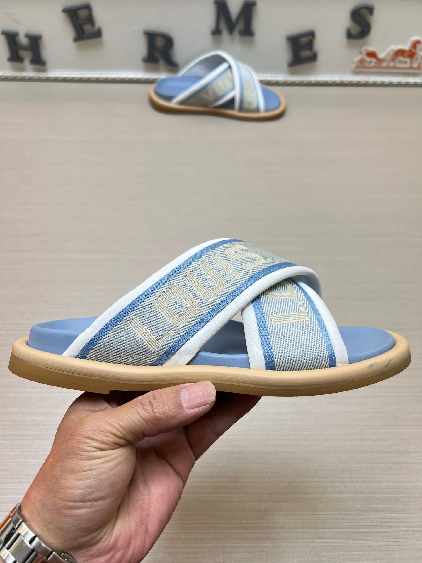 535ZE270ZDE Stylish Slippers