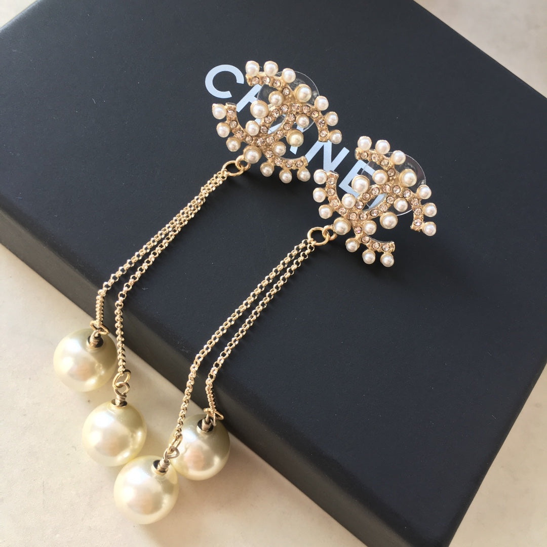 14C102EDE Stylish Earrings