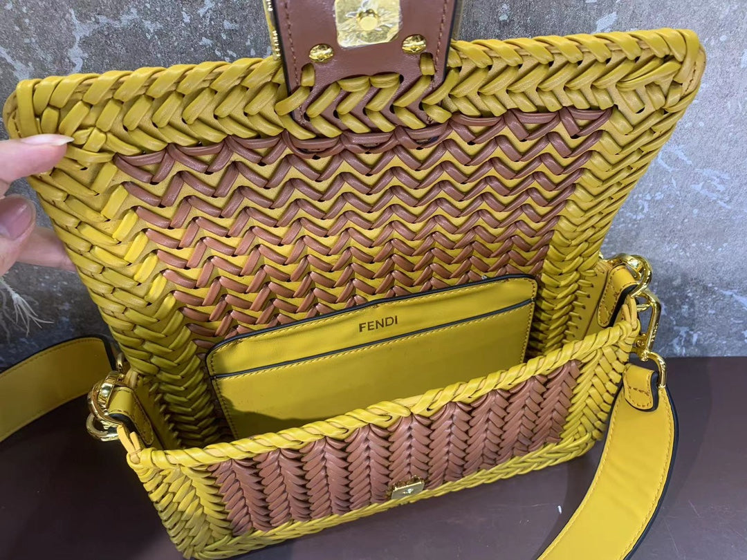 155NF11BDE Stylish leather bag