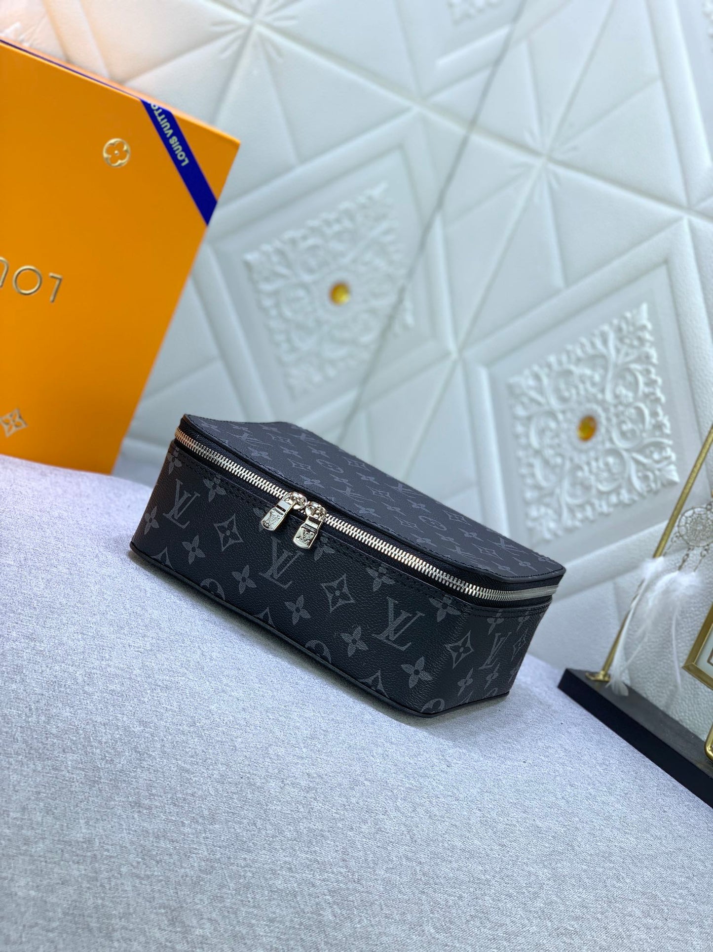 1XE272BDE Stylish leather bag 