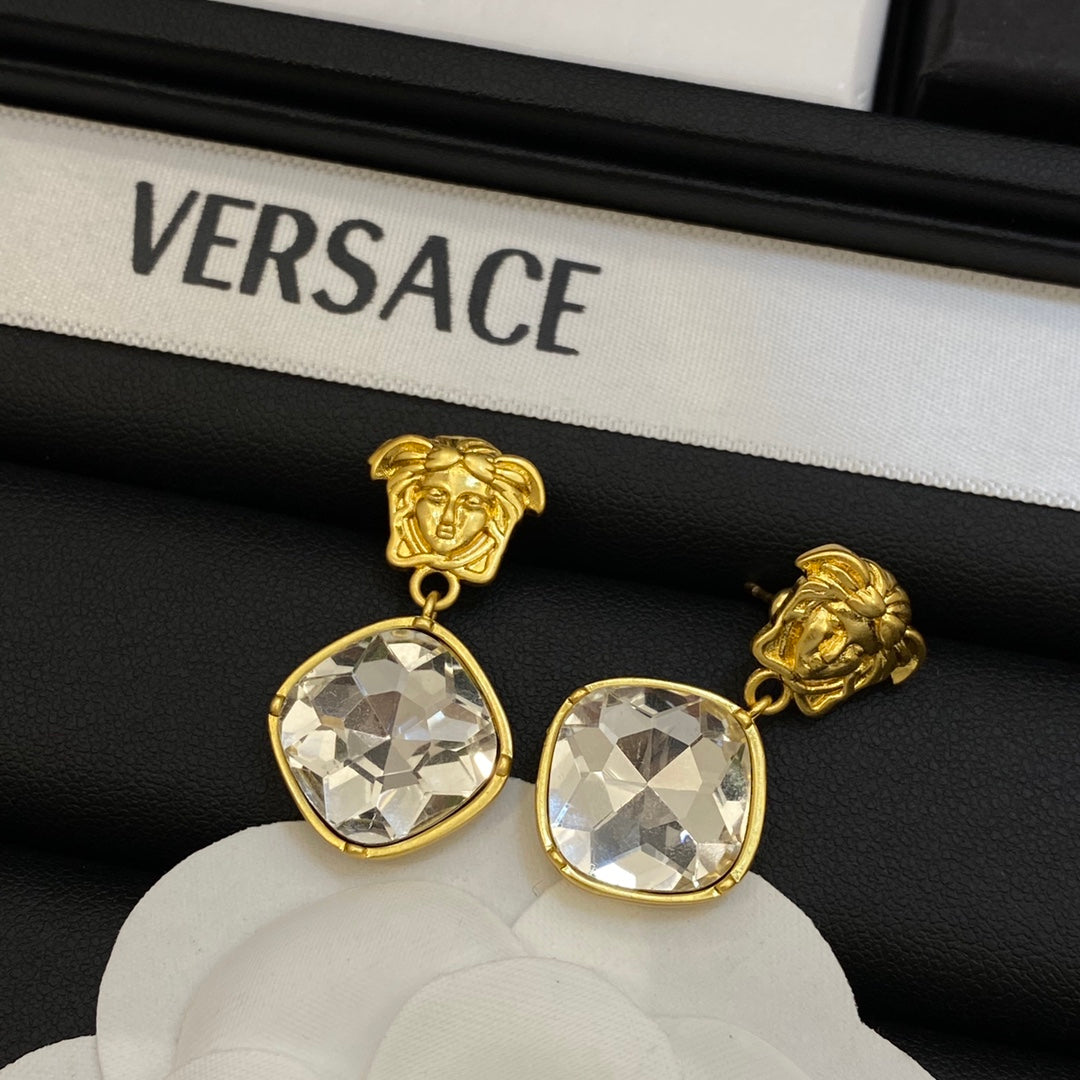 1YV77EDE Stylish Earrings