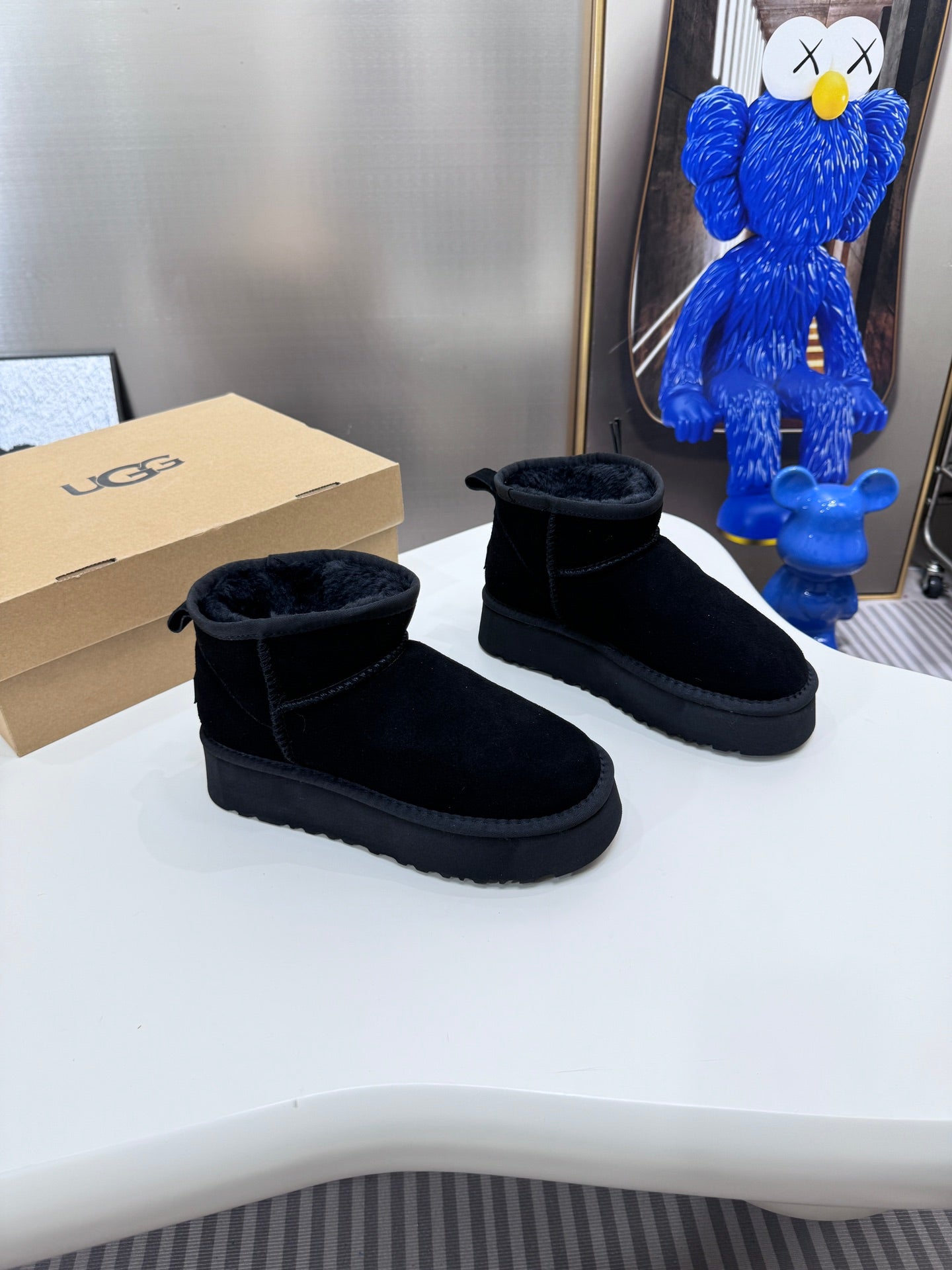 1LU9ZDE Stylish snow boots