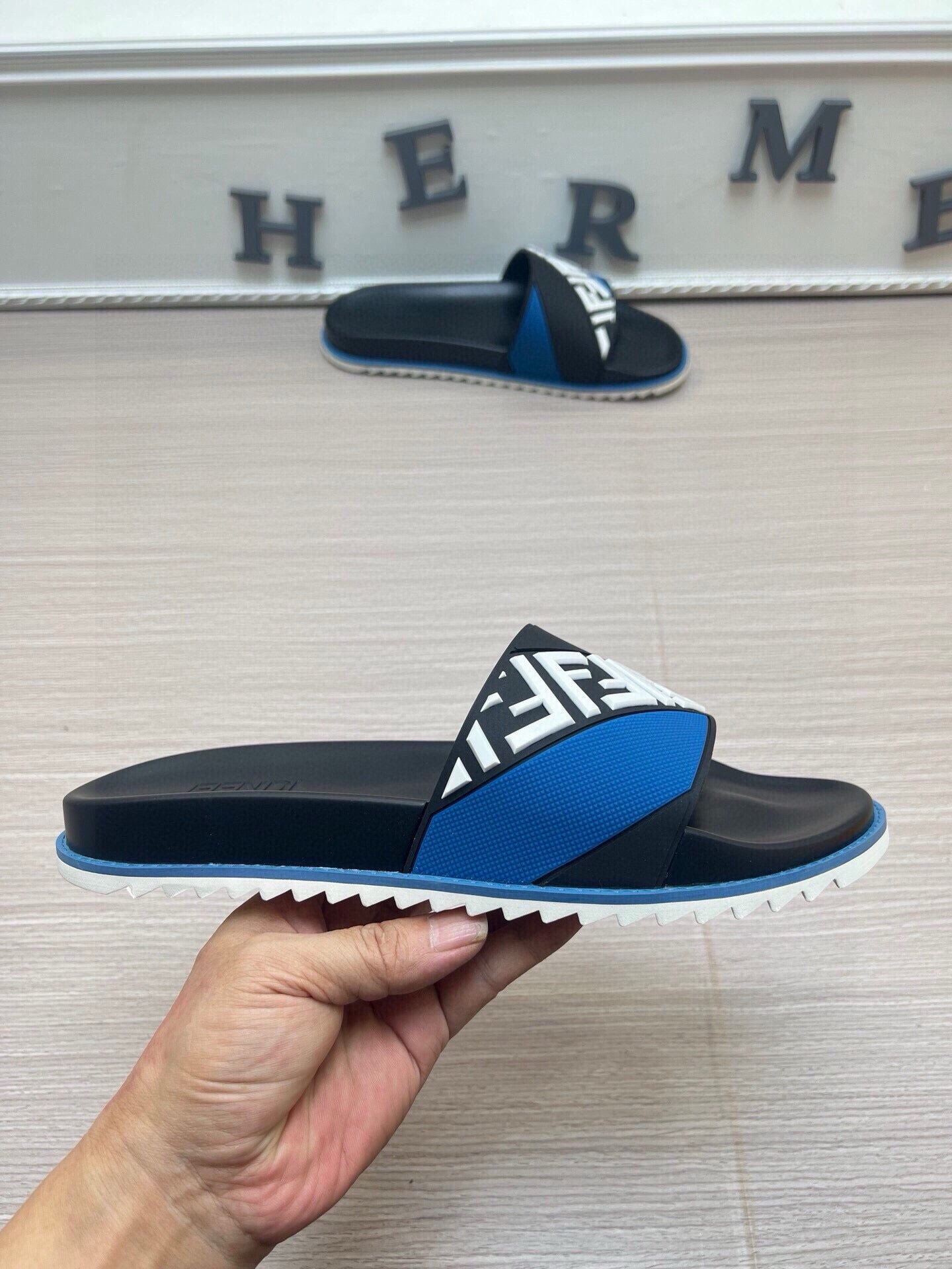 535ZF283ZDE Stylish Slippers