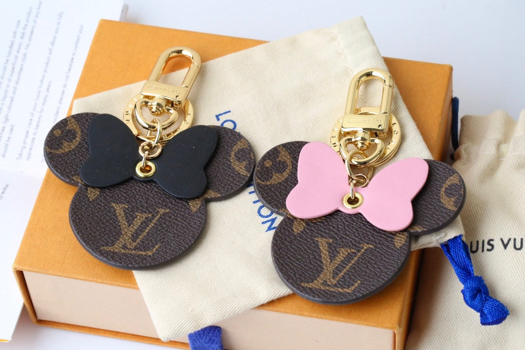 3RE13ADE Stylish key closure