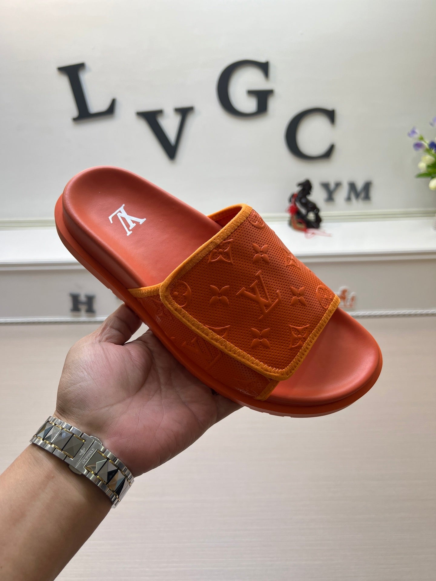 54E112ZDE Stylish slippers