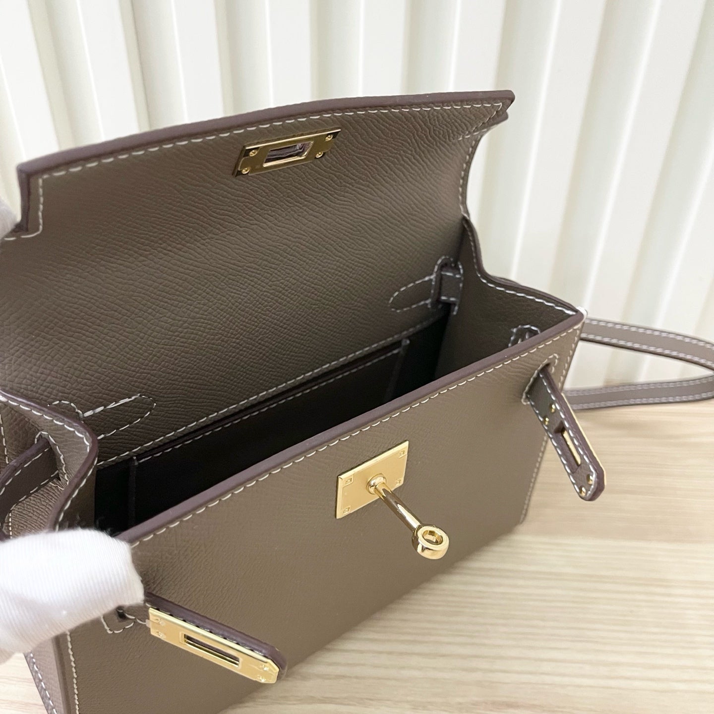 2WH26BDE Stylish leather bag