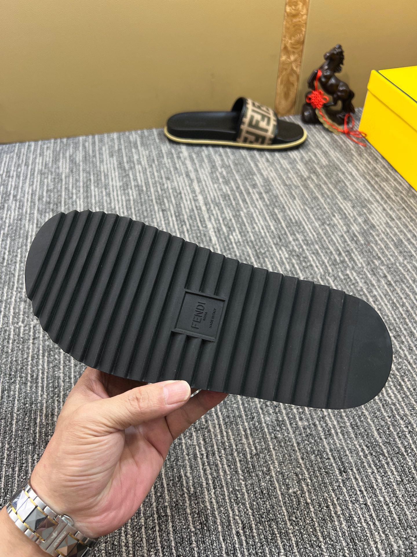 5XF105ZDE Stylish Slippers