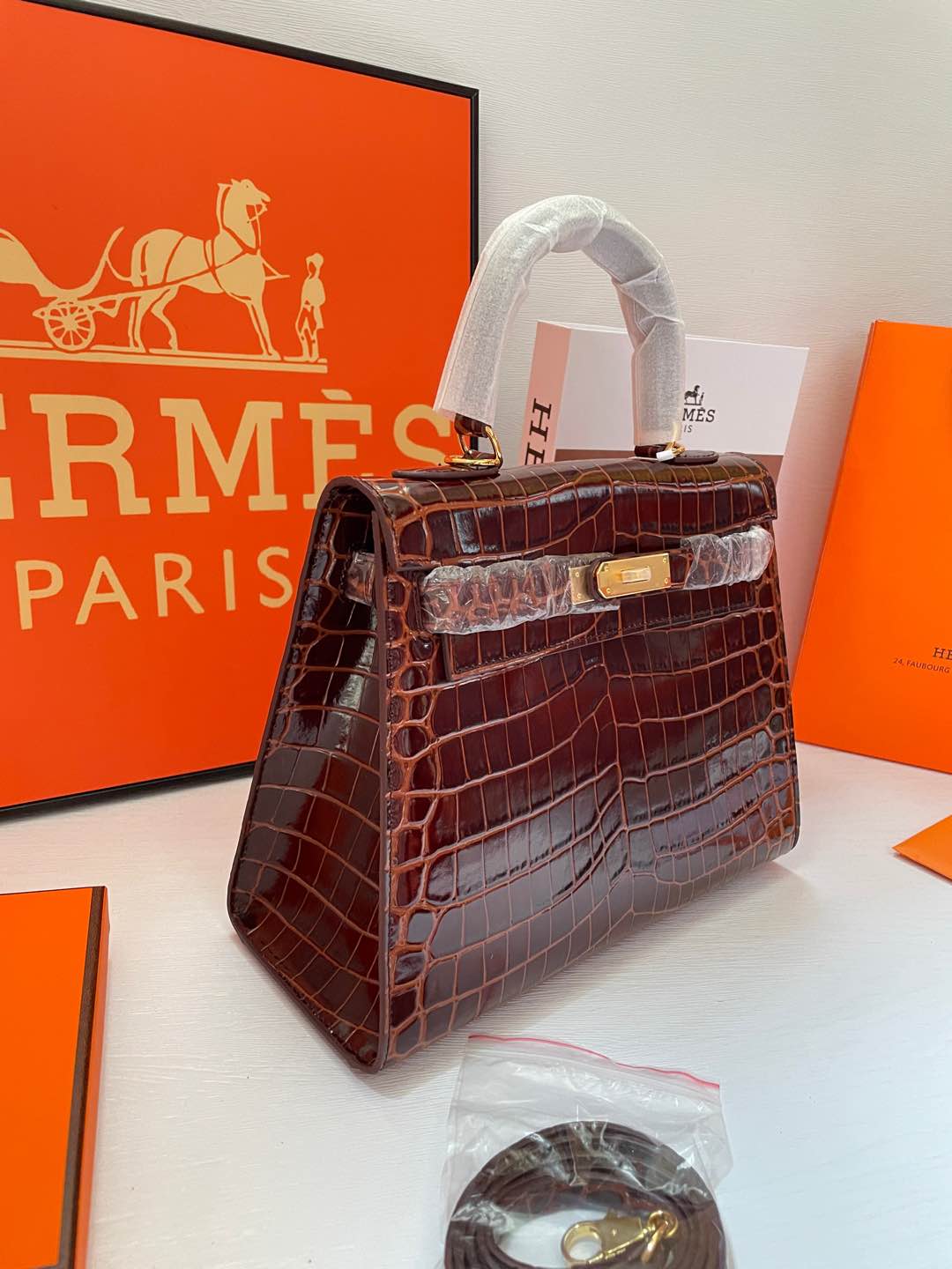 2WH28BDE Stylish leather bag