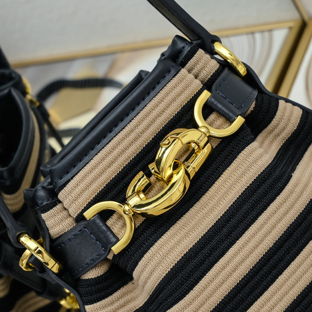 2XD370BDE Stylish leather bag 