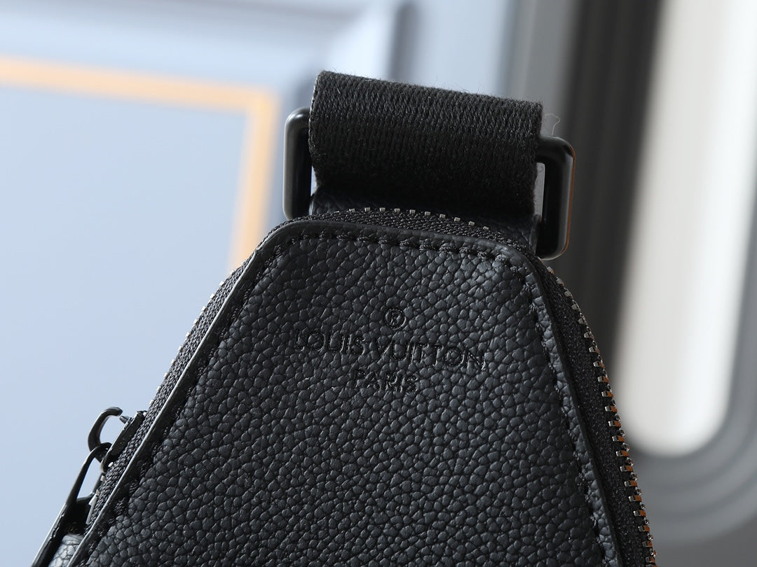 15RE20BDE Stylish leather bag