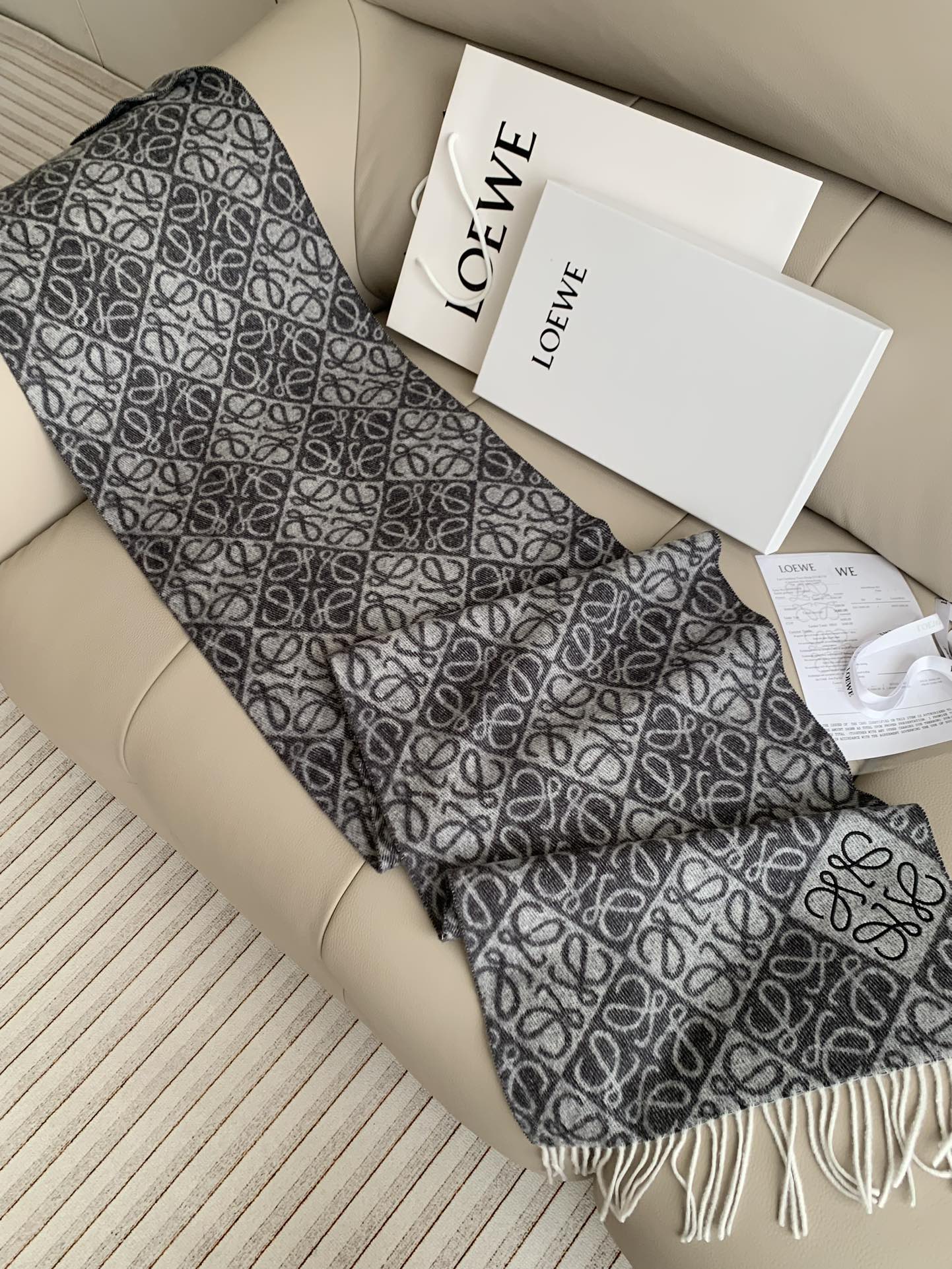 185RA64WDE Stylish Winter Scarves
