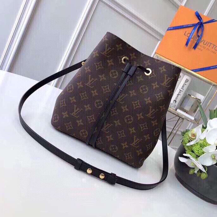 3E81BDE Stylish leather bag 