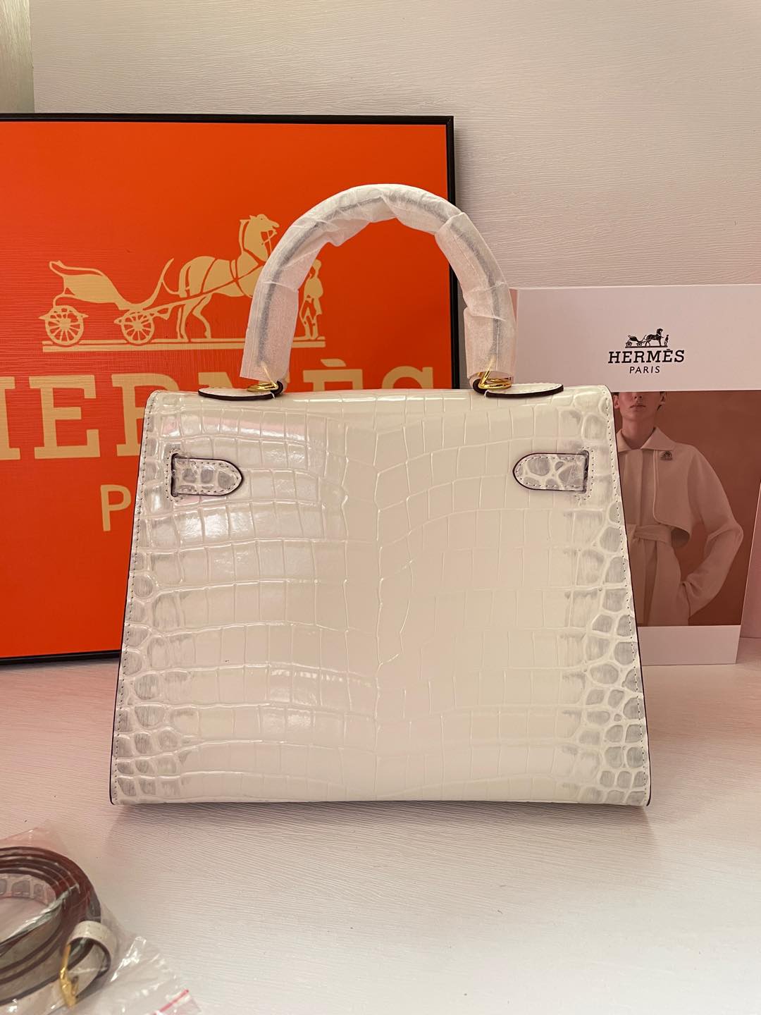 2WH28BDE Stylish leather bag