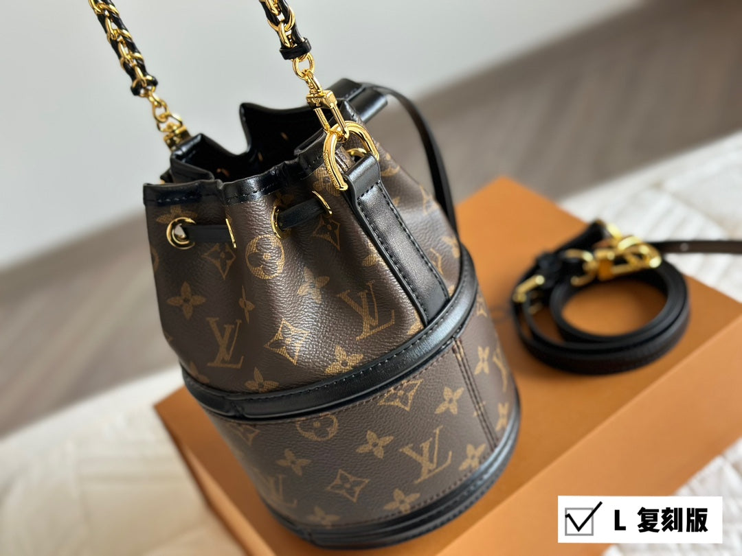 6XE215BDE Stylish leather bag 