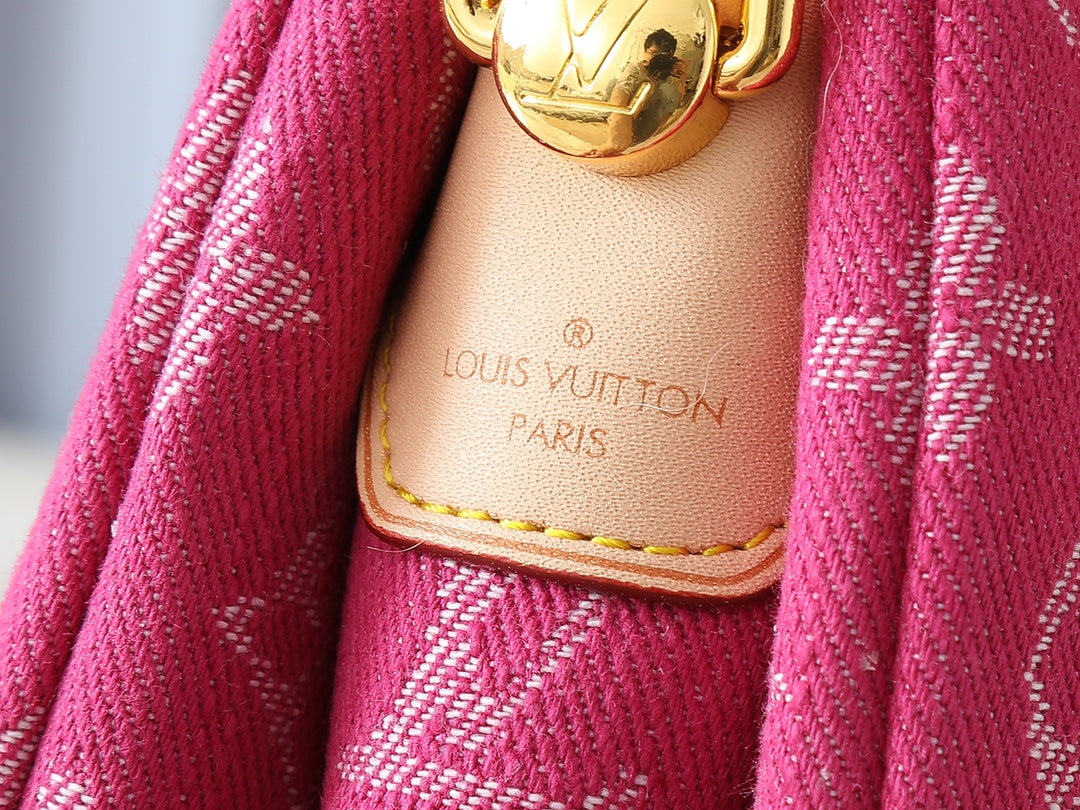 155NE16BDE Stylish leather bag