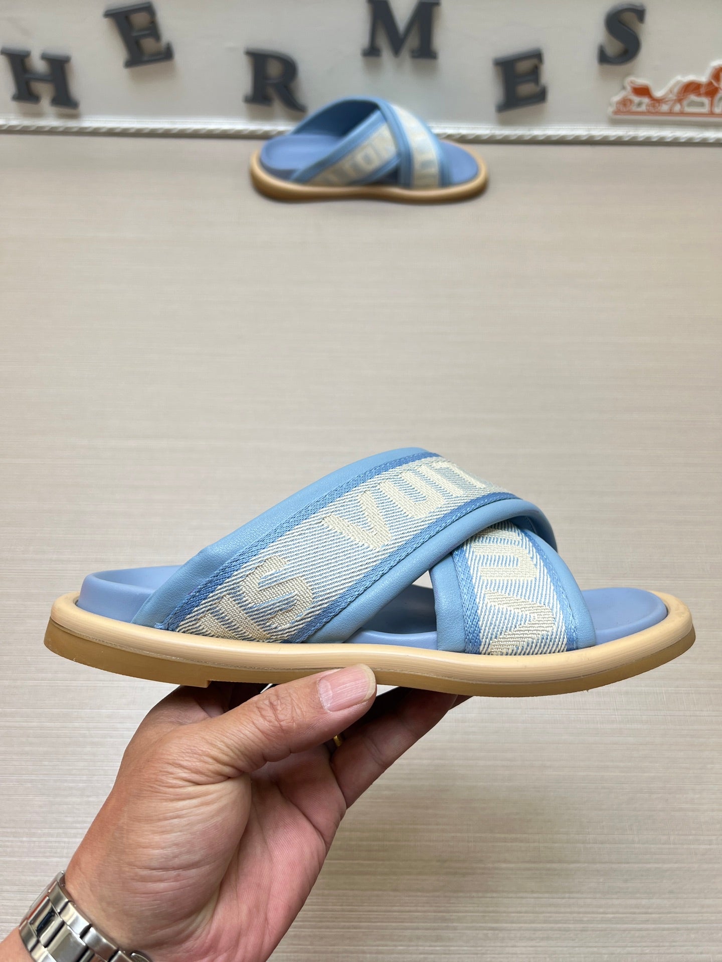 535ZE270ZDE Stylish Slippers