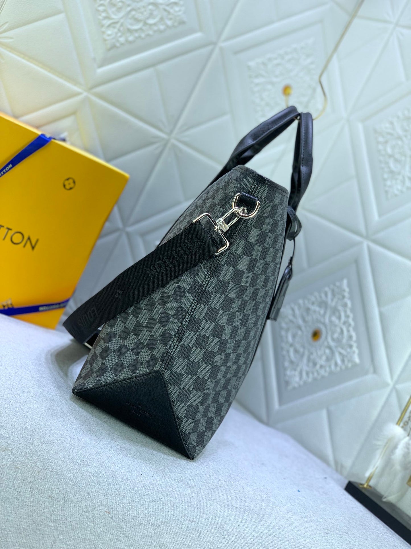 2XE350BDE Stylish leather bag 