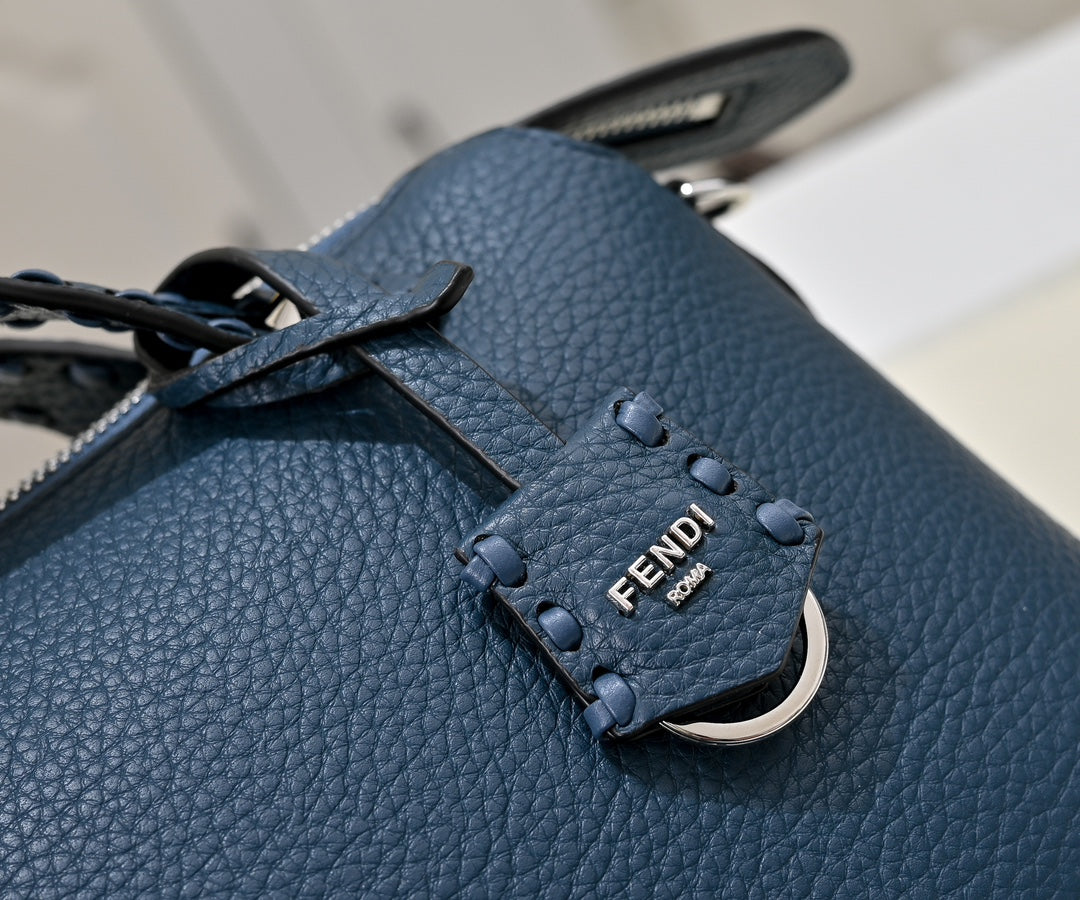 1WF109BDE Stylish leather bag