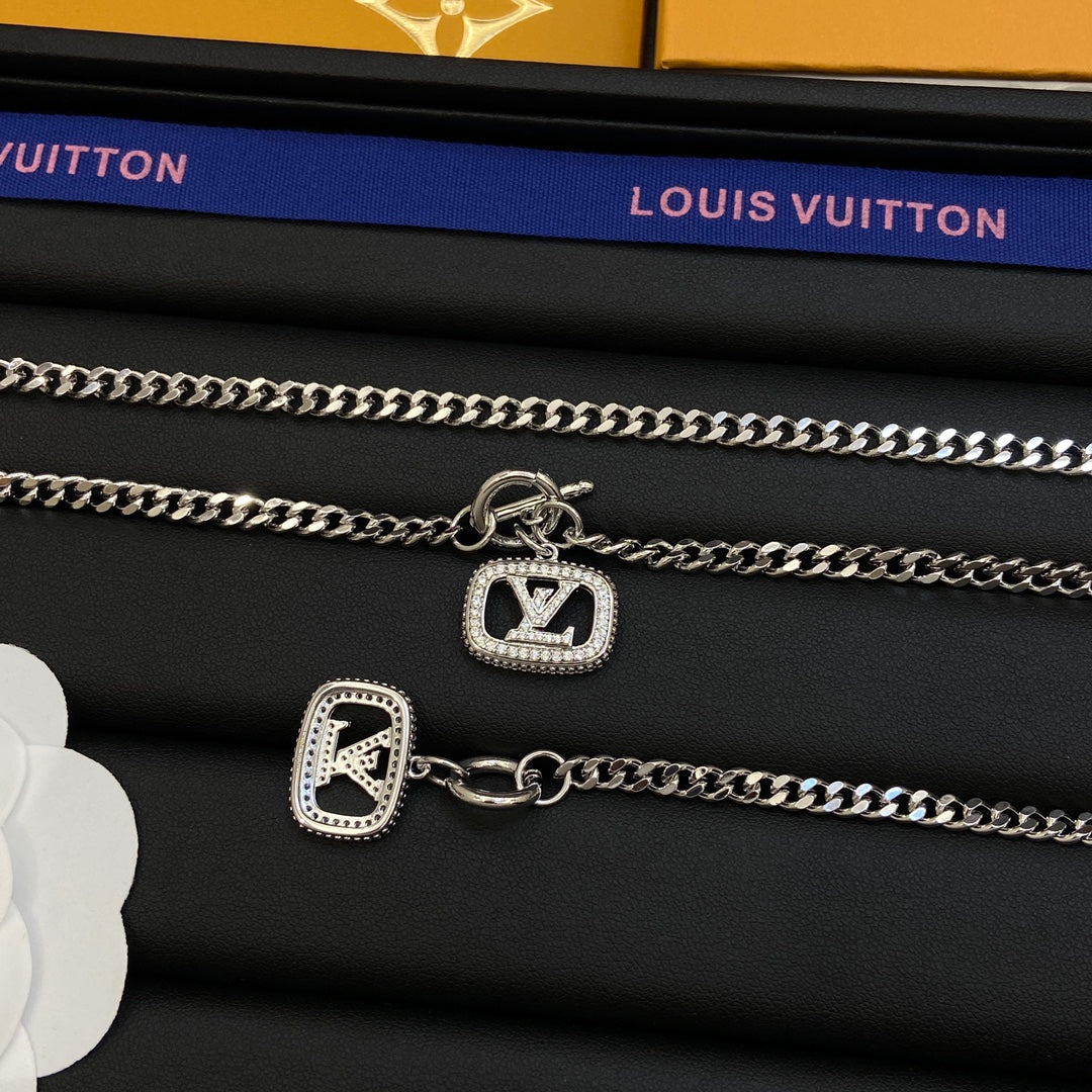 1NE216XDE Stylish Necklaces
