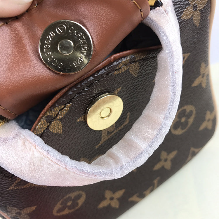 1E870BDE Stylish leather bag 