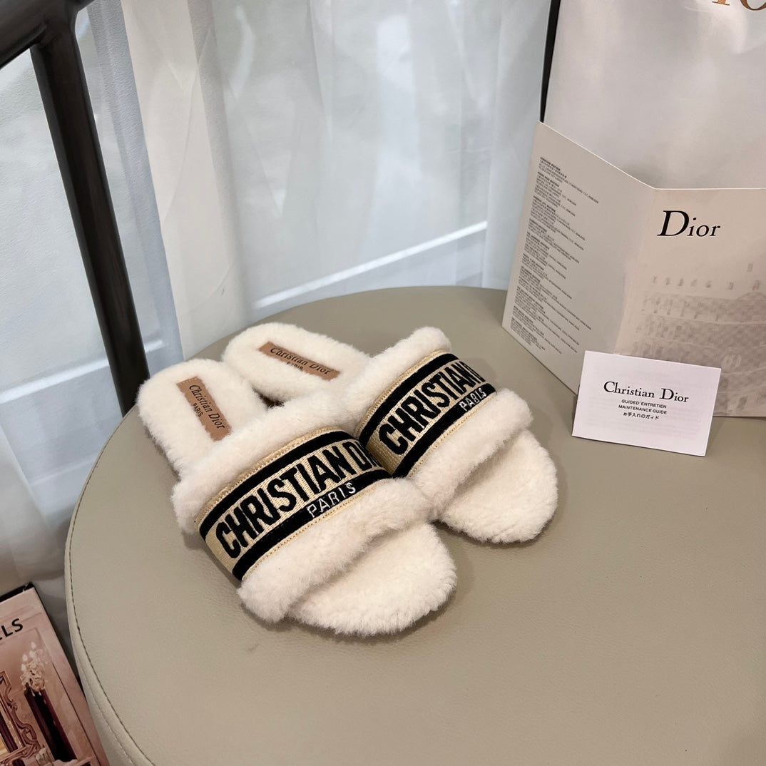 1JD4ZDE Stylish Slippers