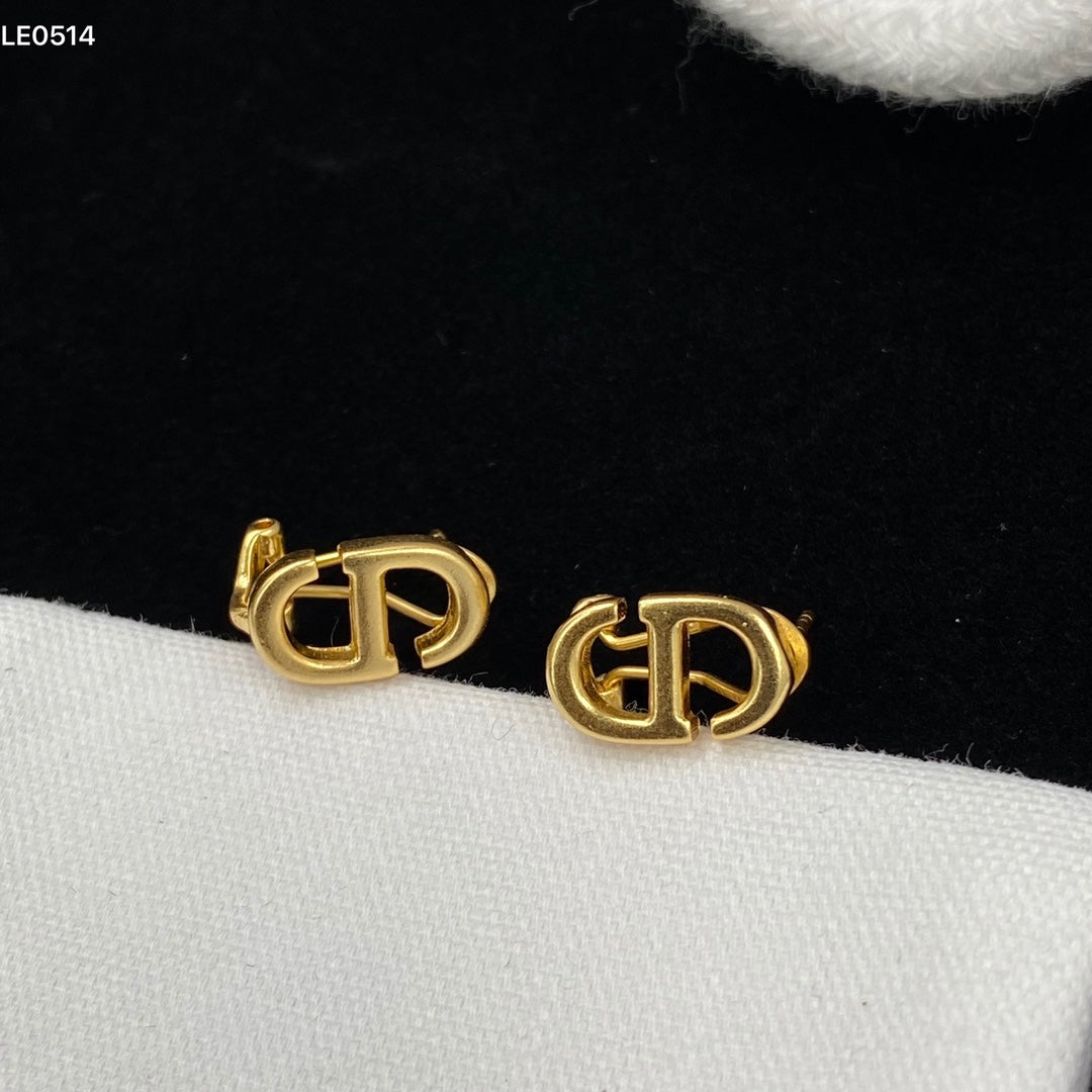 1YD203EDE Stylish Earrings