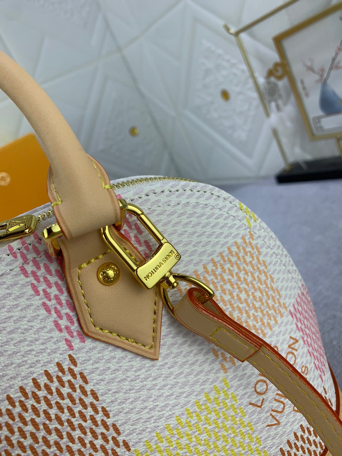 2XE335BDE Stylish leather bag 