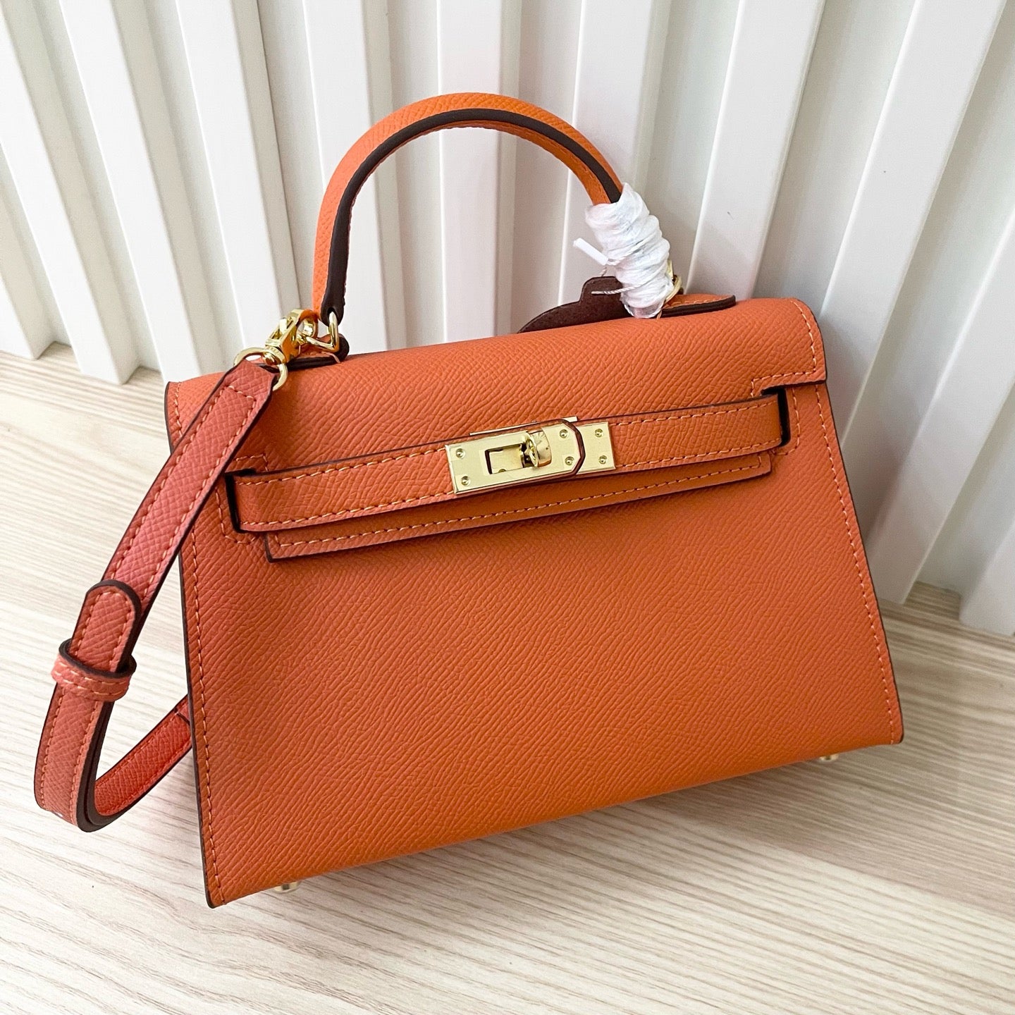 2WH26BDE Stylish leather bag