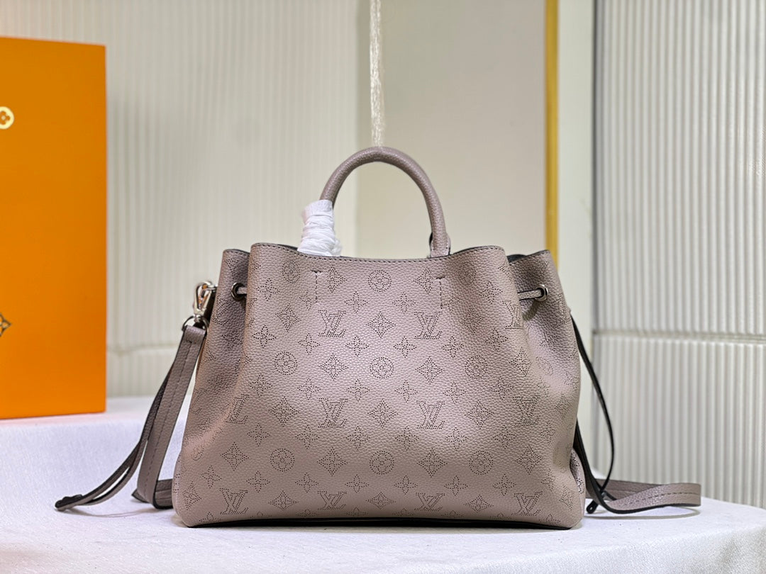 155NE39BDE Stylish leather bag