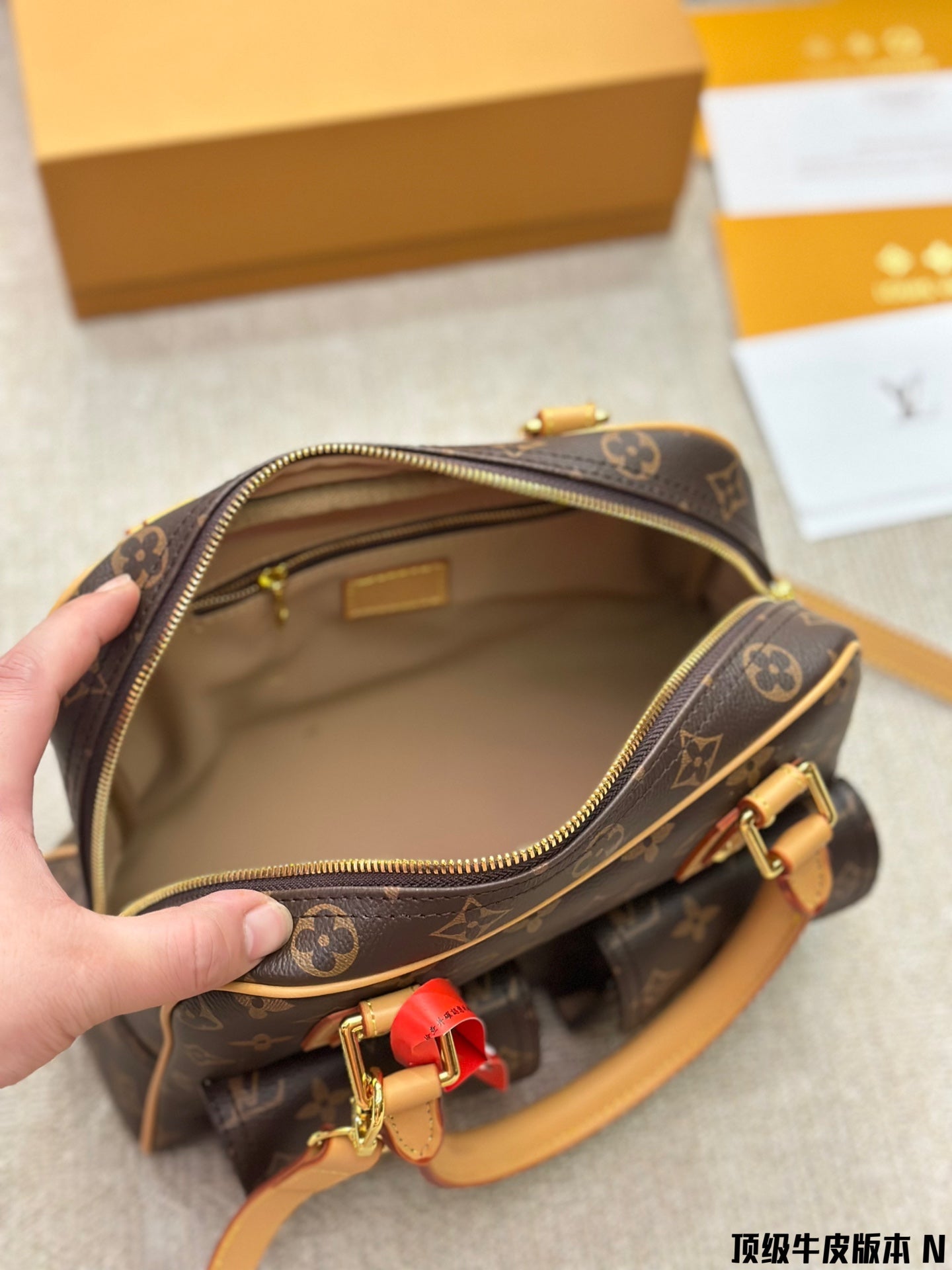 6XE253BDE Stylish leather bag 