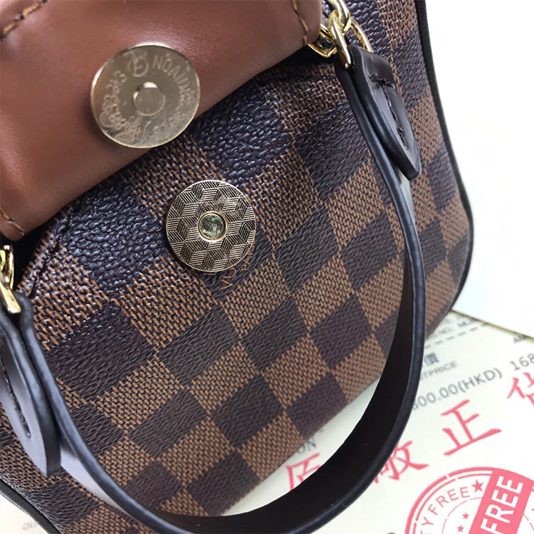1E870BDE Stylish leather bag 