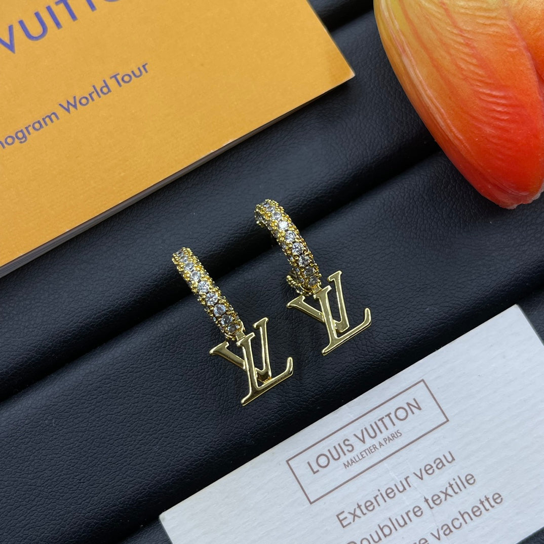 14E609EDE Stylish Earrings