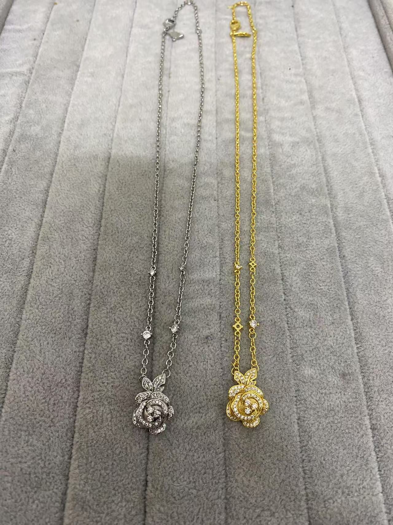 14D727KDE Stylish Necklaces