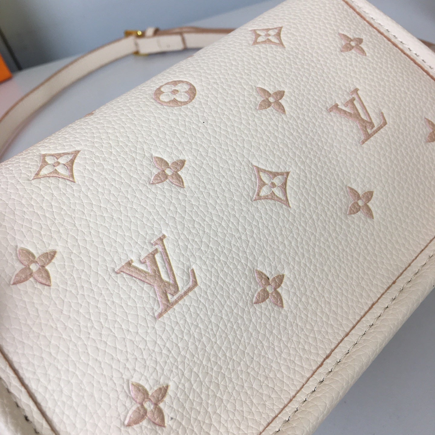 175NE8BDE Stylish leather bag