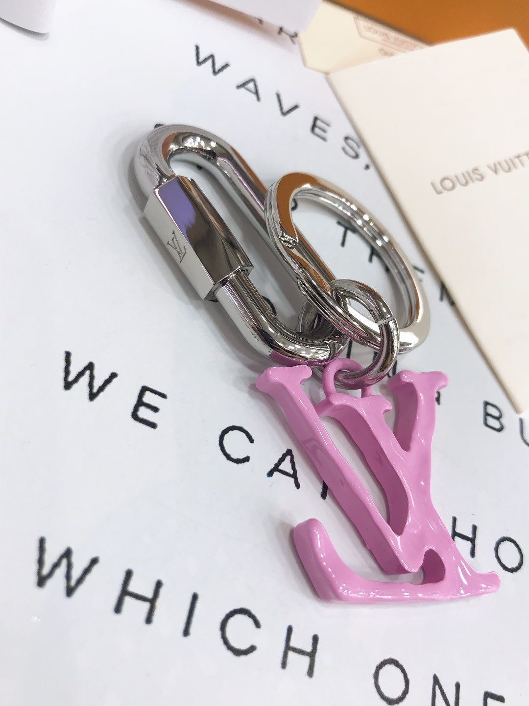 14E29ADE Stylish key closure