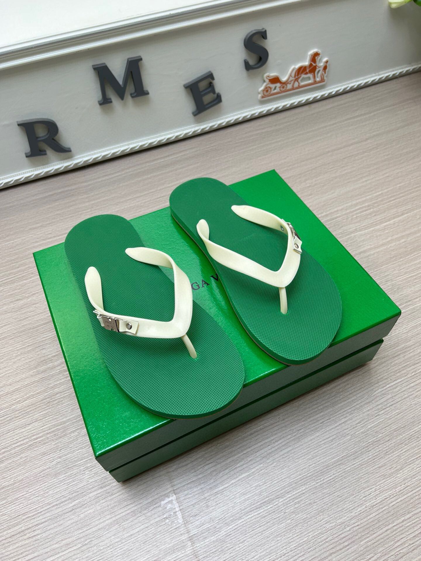 54A162ZDE Stylish slippers