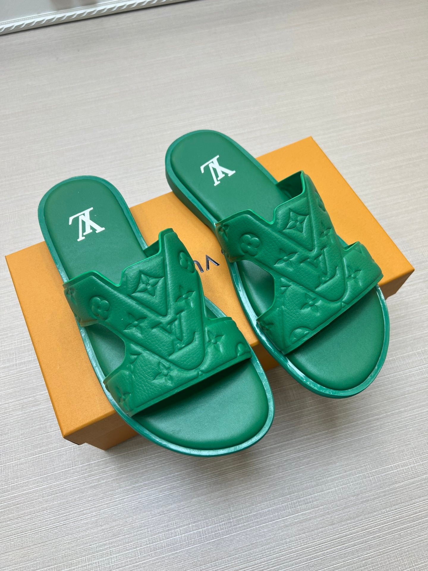 54E22ZDE Stylish slippers