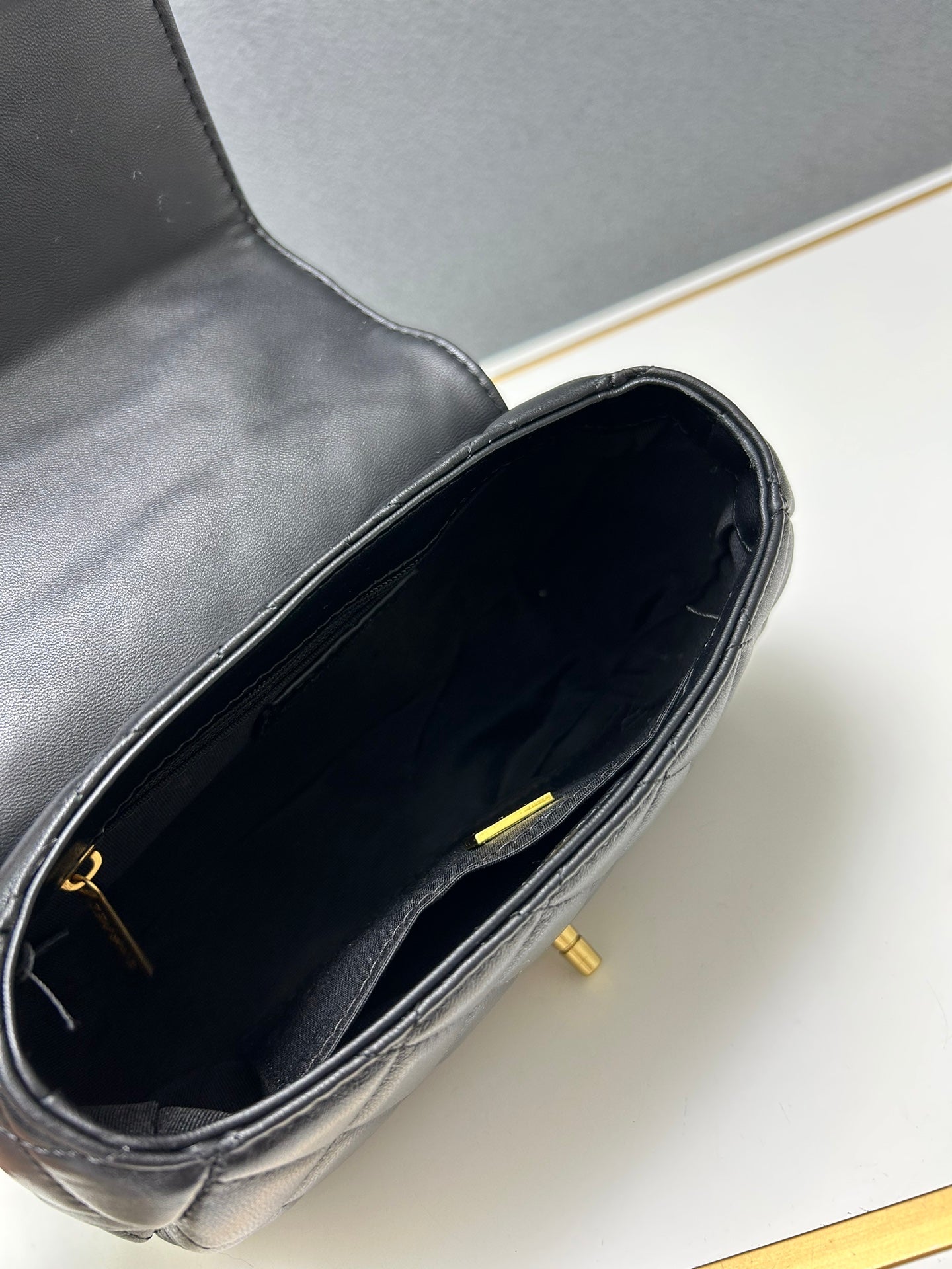 2WC11BDE Stylish leather bag