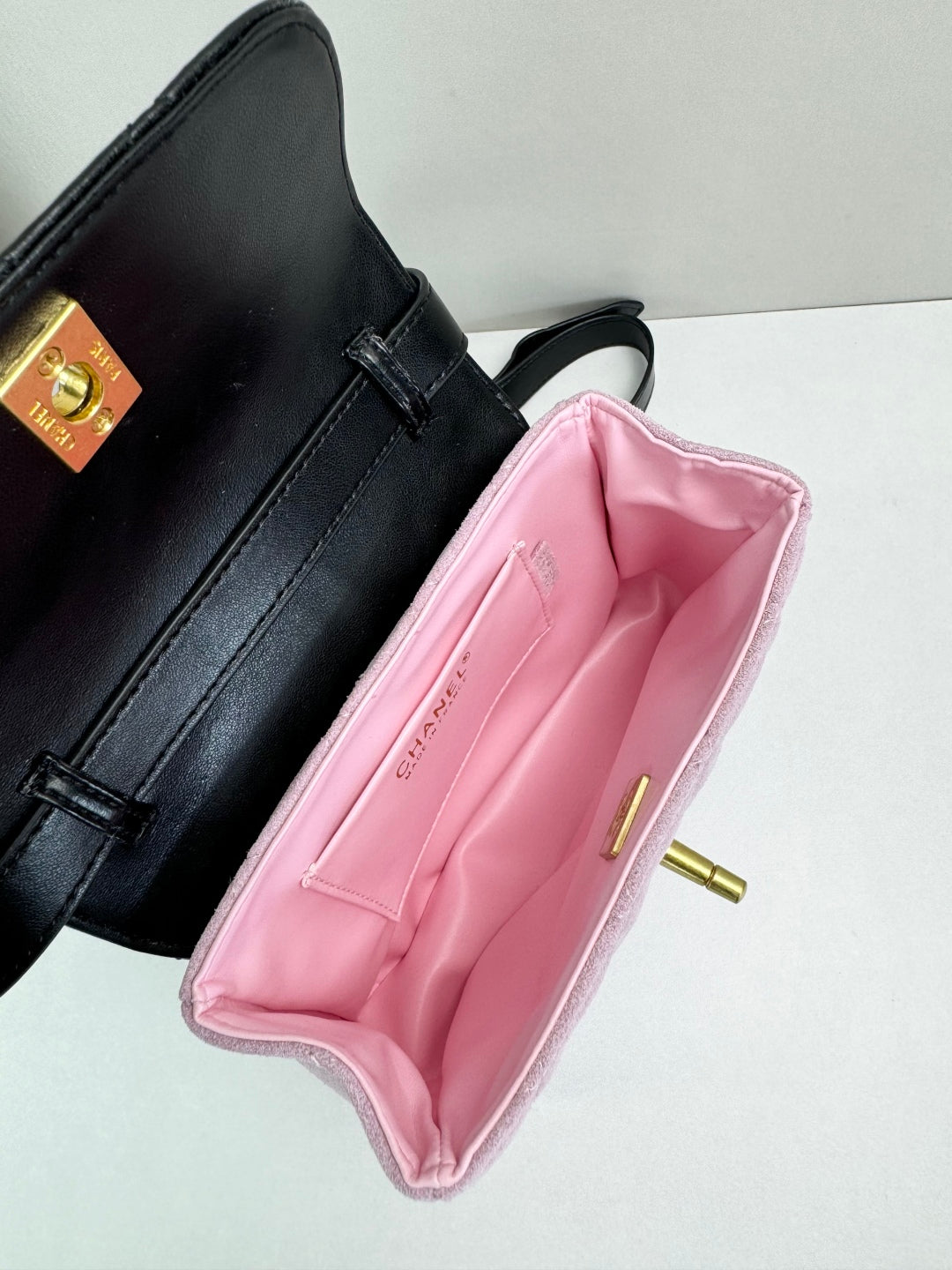15RC62BDE Stylish leather bag