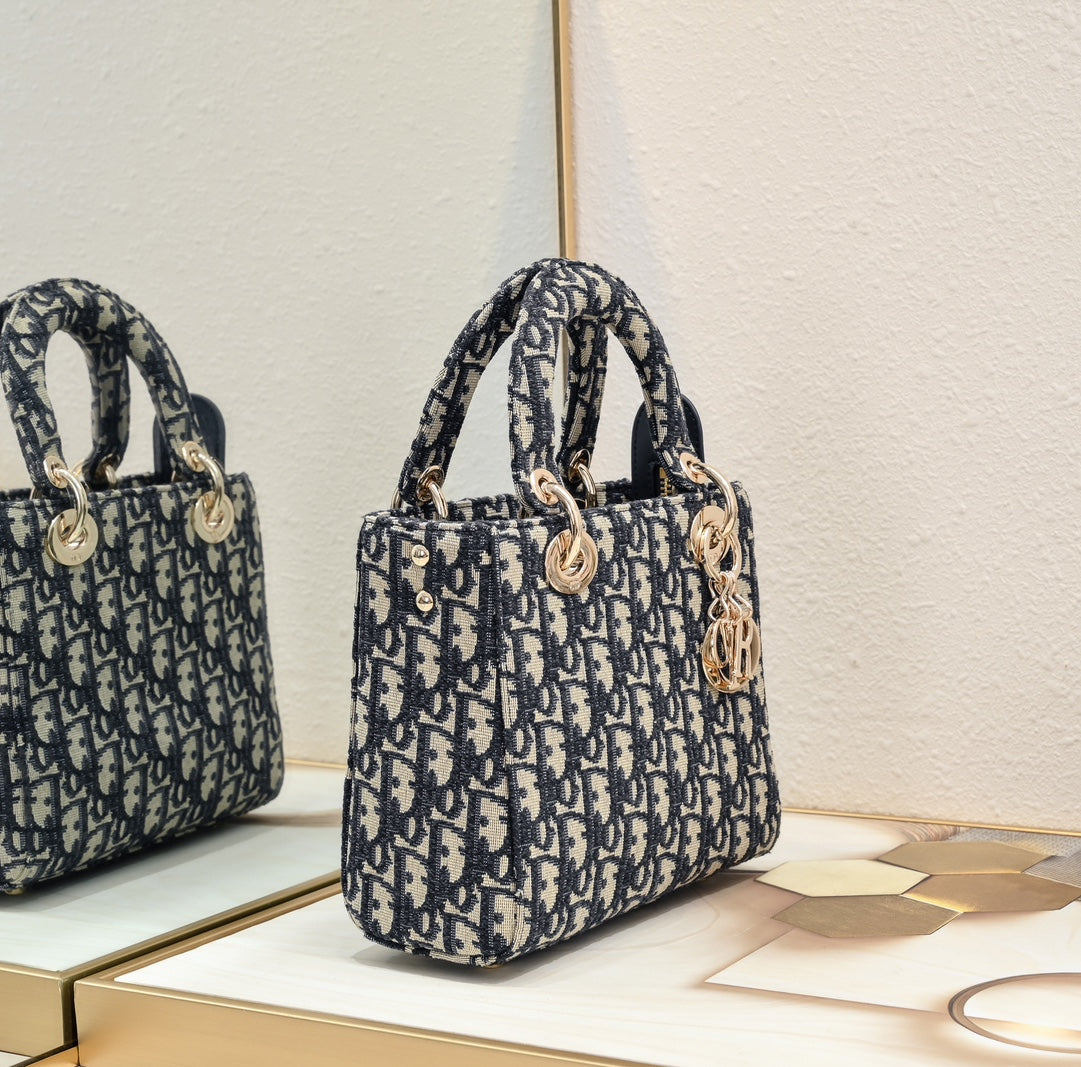 1XD439BDE Stylish embroidery bag