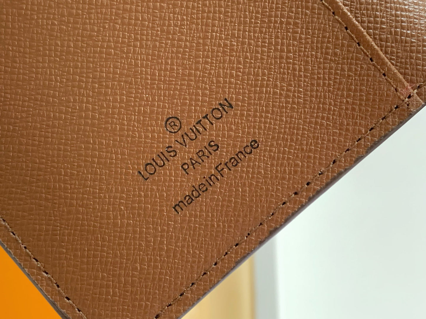 1XE73BDE Stylish leather wallets with package