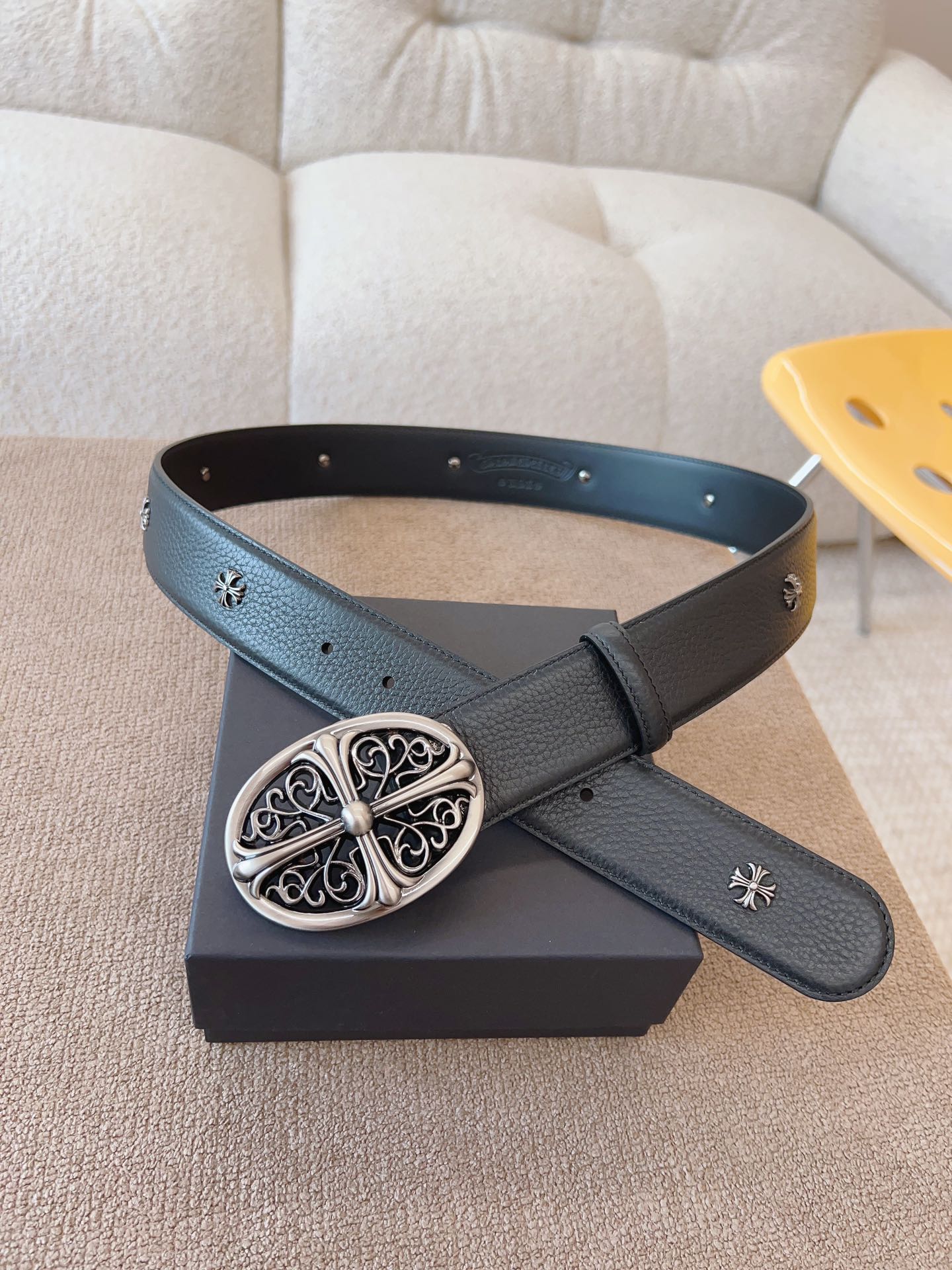 255RA15PDE Stylish  High quality belt With full package