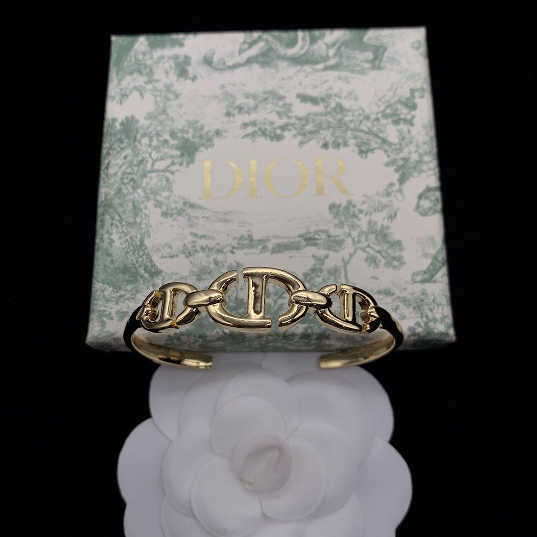 1YD465KDE Stylish Bracelets