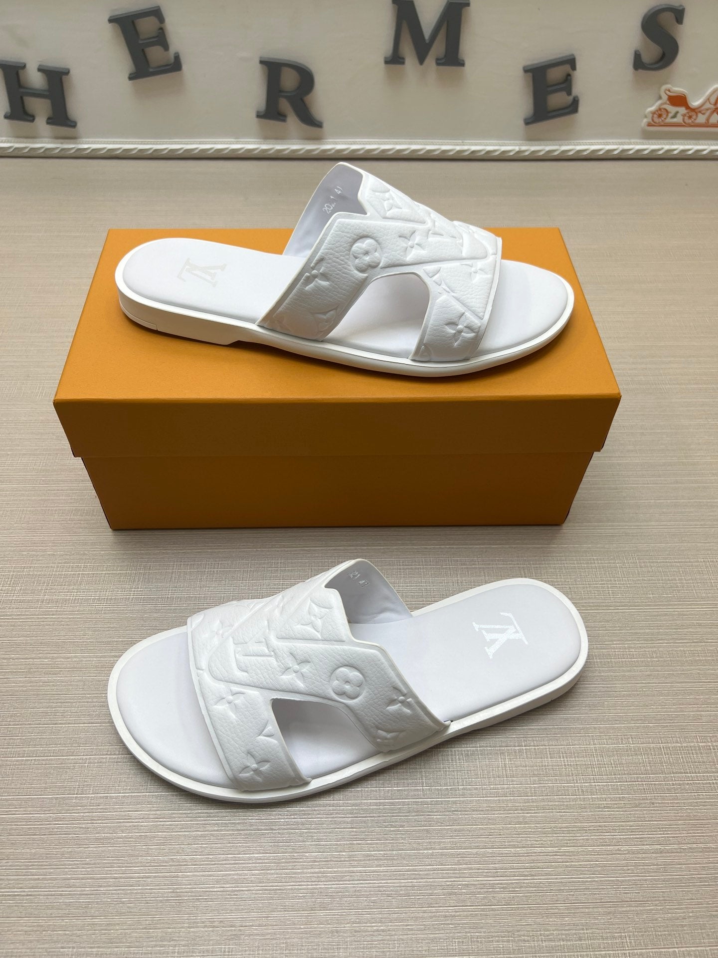 54E22ZDE Stylish slippers